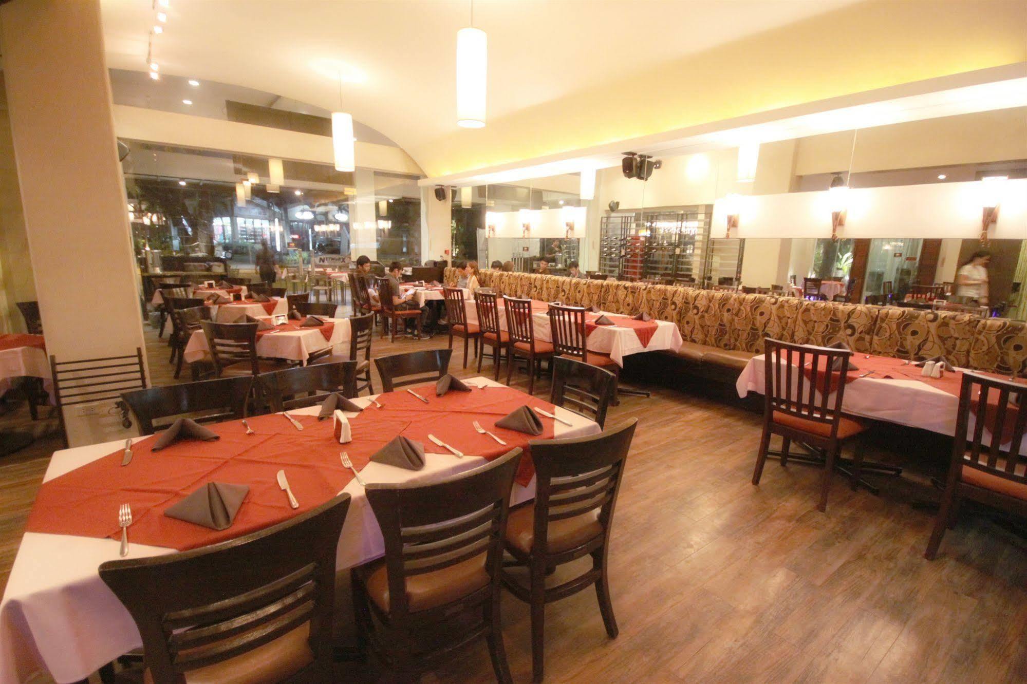 Court Meridian Hotel & Suites Olongapo Exterior foto