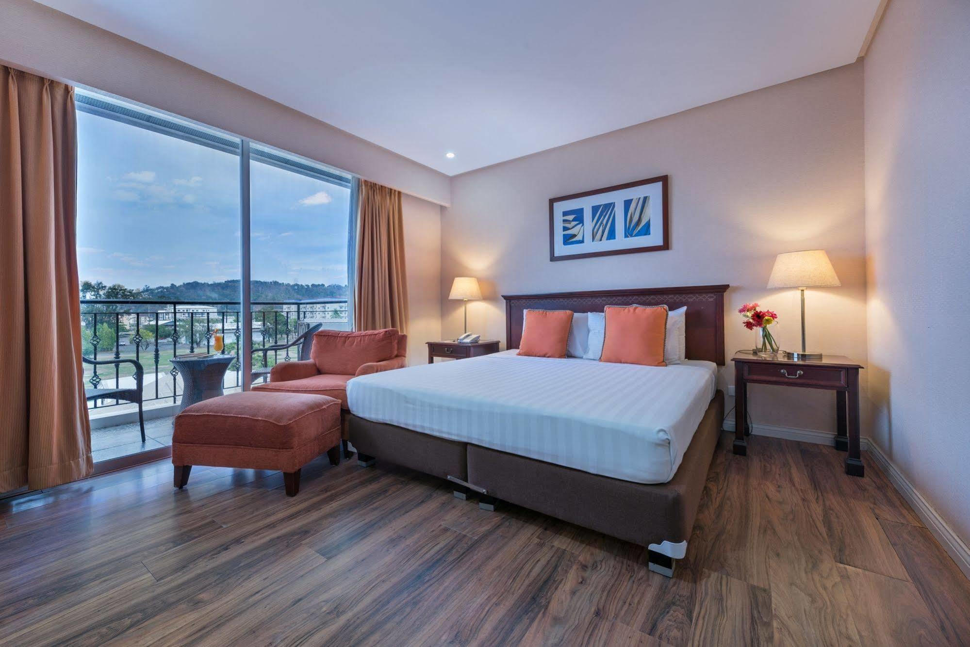 Court Meridian Hotel & Suites Olongapo Exterior foto
