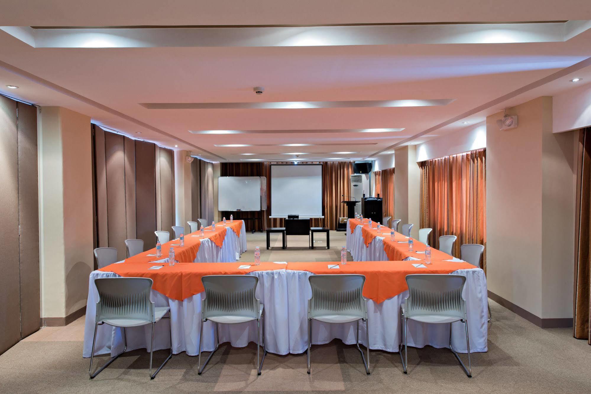 Court Meridian Hotel & Suites Olongapo Exterior foto