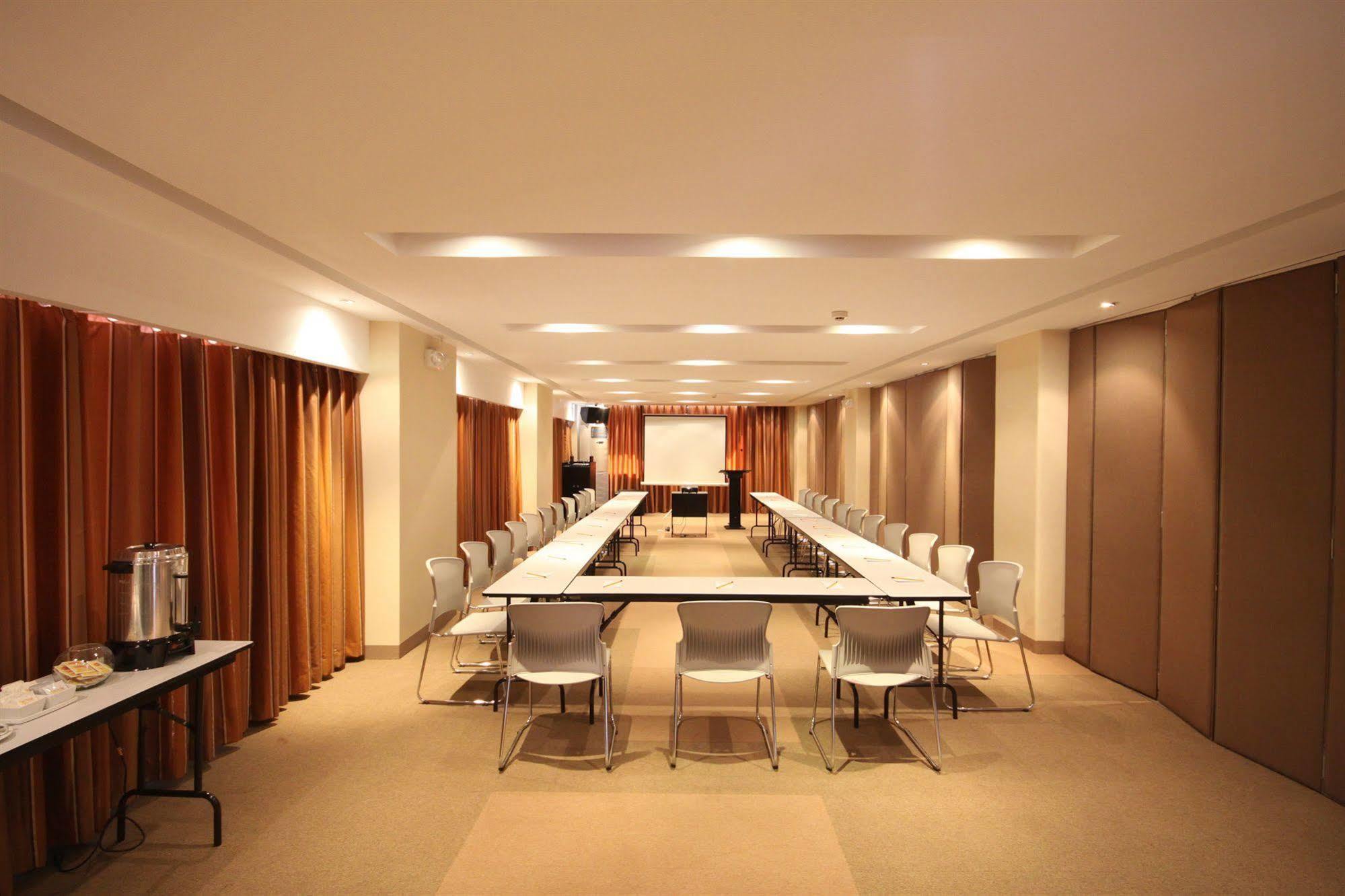 Court Meridian Hotel & Suites Olongapo Exterior foto