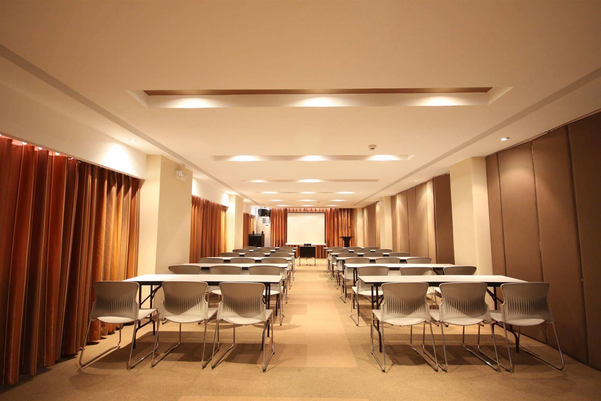 Court Meridian Hotel & Suites Olongapo Exterior foto
