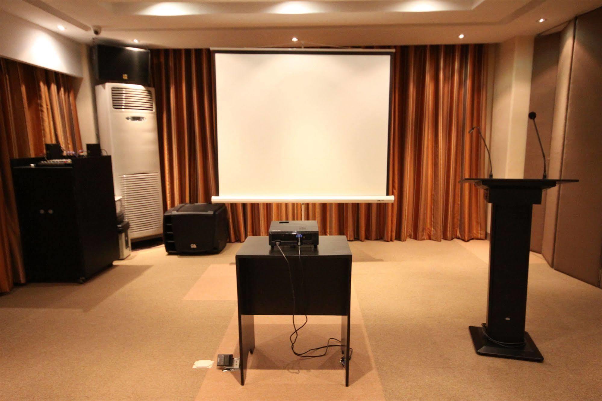 Court Meridian Hotel & Suites Olongapo Exterior foto